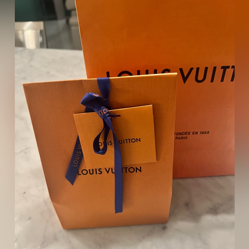 Louis Vuitton bags with ribbon & gift card